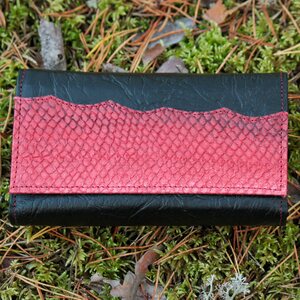 Kalaparkki Women’s purse, decorated with Salmon leather