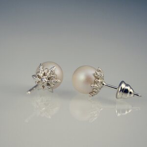 HICH silver Snowball- stud earrings
